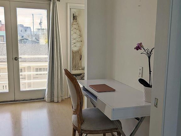 4th image of 411 Linnie Canal Guest Suite