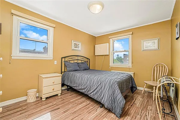 Sold by Remax Real Estate Professionals | media 19