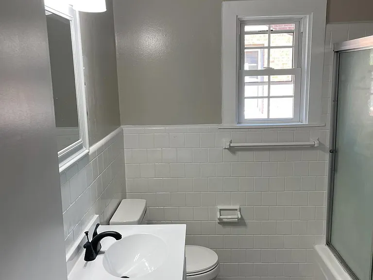 1200 E Holly St — Photo 9