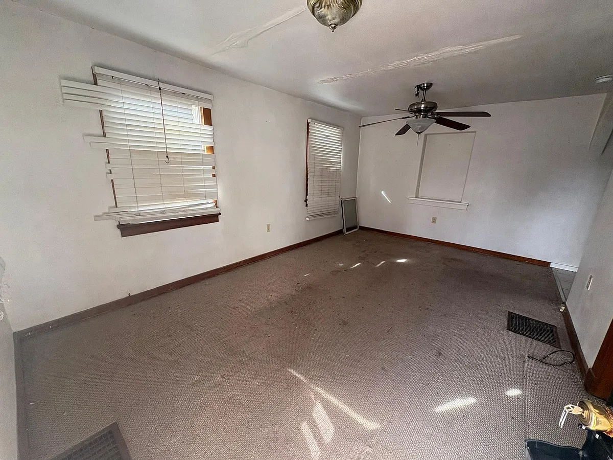 Building Photo - 2629 E Orman Ave