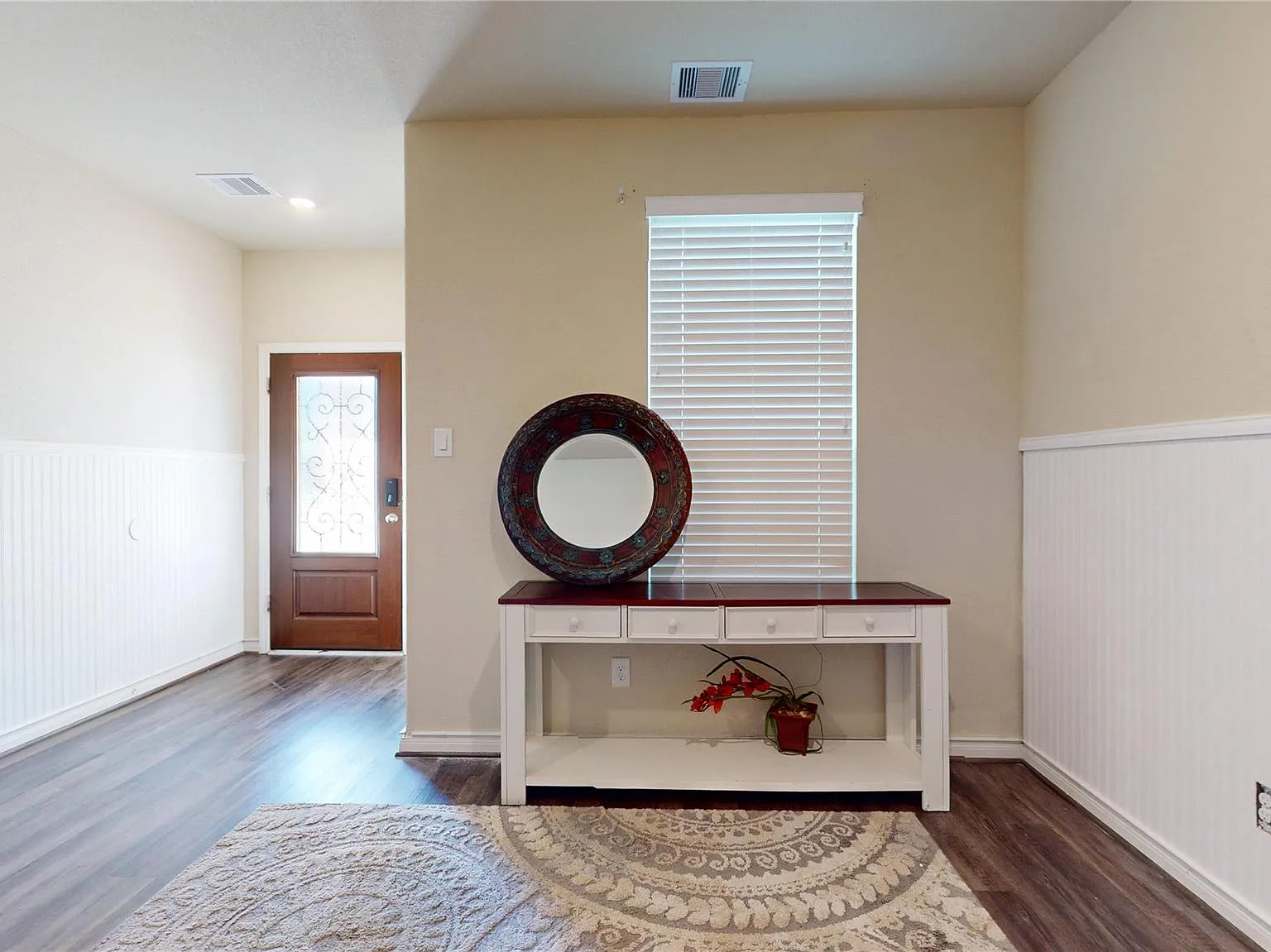 5 bed, 2.5 bath, 2804 sqft, $2,800 — Photo 3