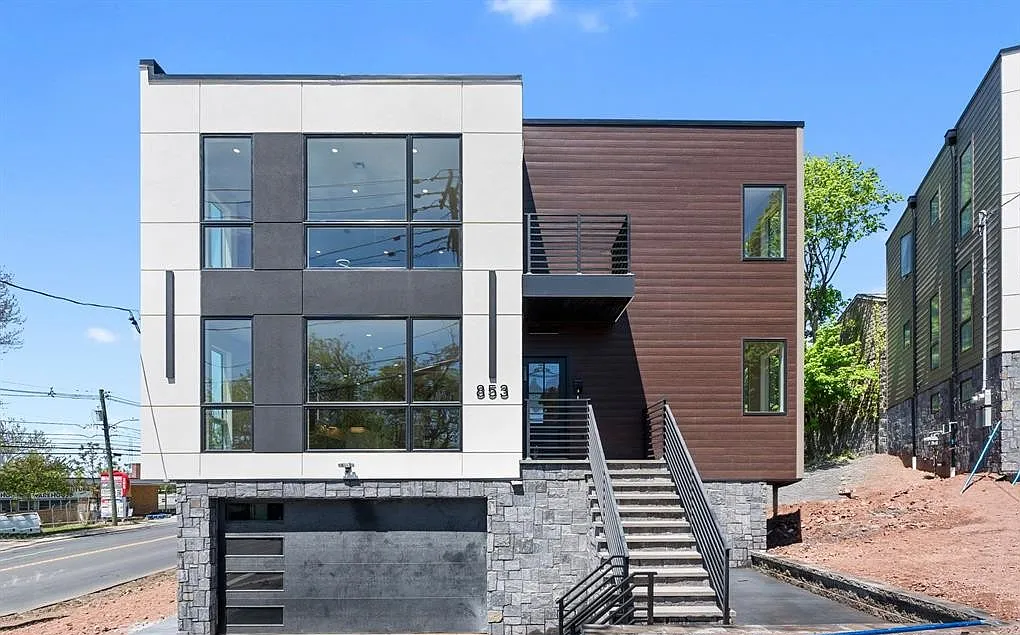 3 bed, $5,300 — Photo 2