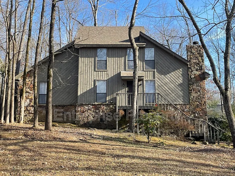3 bed, 2.0 bath, 2339 sqft, $1,995 — Photo 1