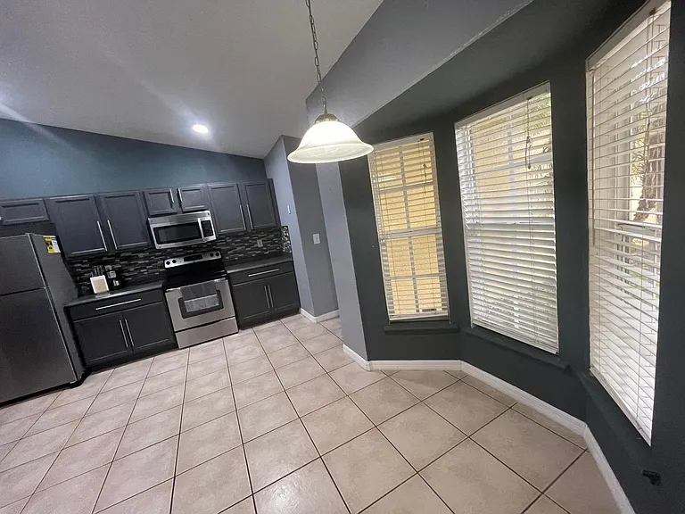 106 Nassau Pl — Photo 4