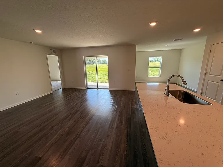 12918 SE 53rd Ave — Photo 3