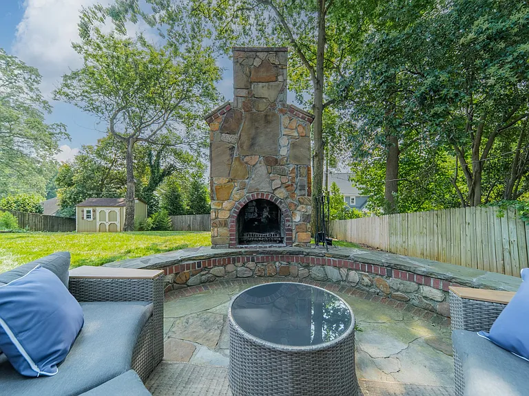 3147 Windsor Dr — Photo 35