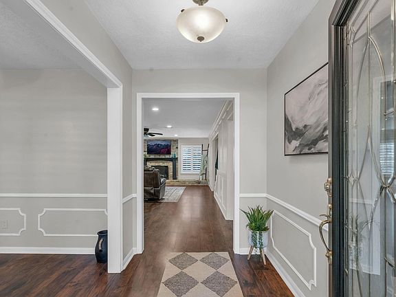 3rd image of 6514 Larkmount Dr