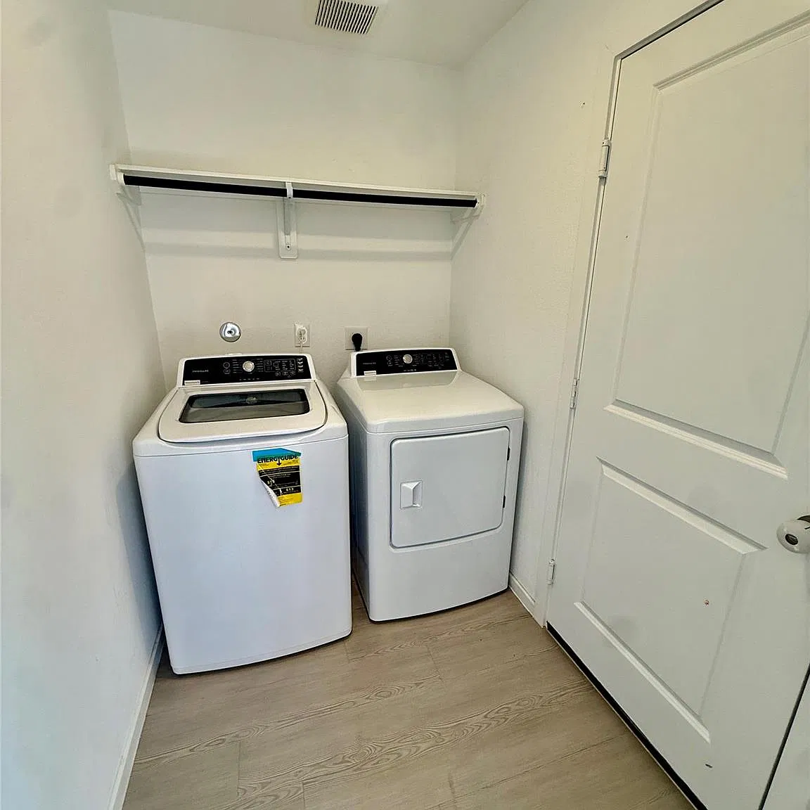 3 bed, 2.0 bath, 1311 sqft, $1,900 — Photo 4