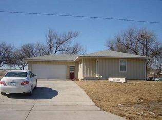 2220 SE 45th St, Topeka, KS 66609