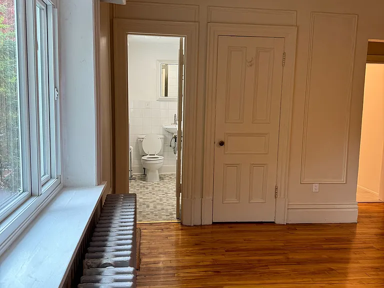 347 Walmer Rd #STUDIO — Photo 6