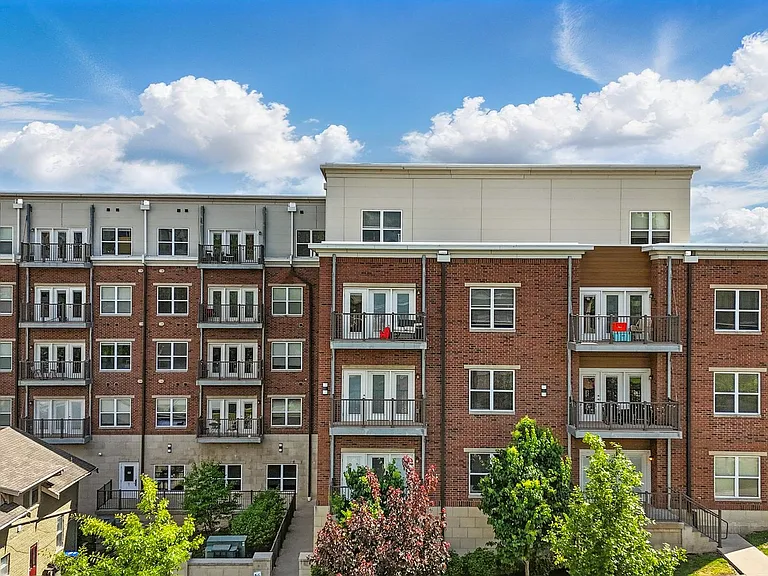 DPI602 - Dubuque Street Condos — Photo 12