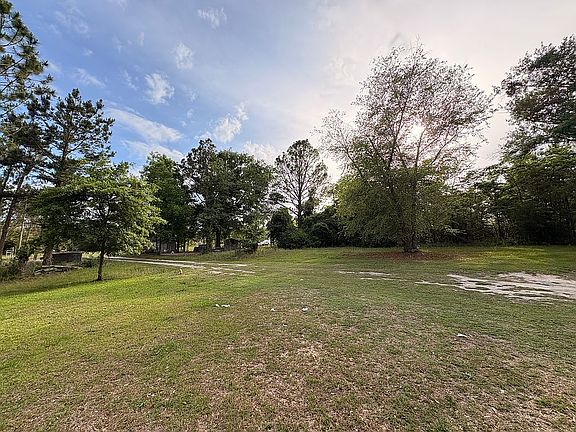 4th image of 390 Taylor Springs Rd