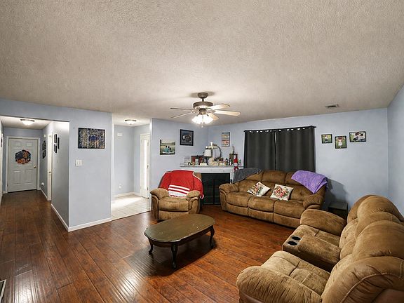 3rd image of 586 Wylie Dr
