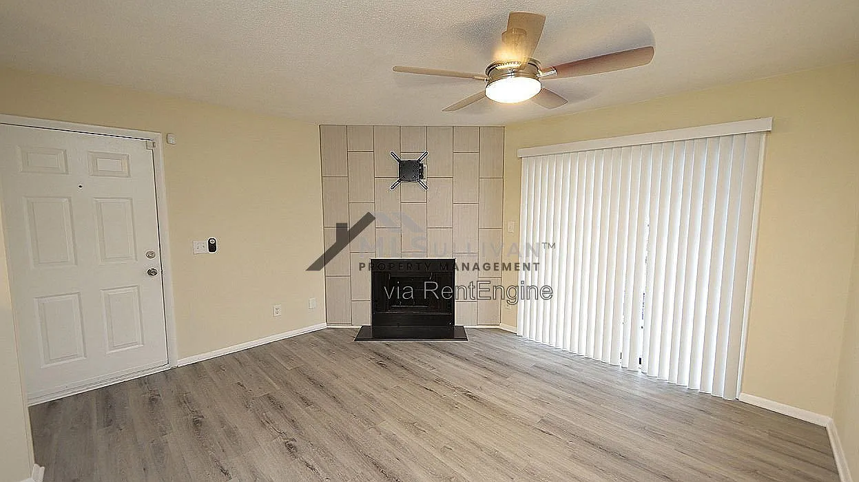 2 bed, 2.0 bath, 830 sqft, $1,350 — Photo 2