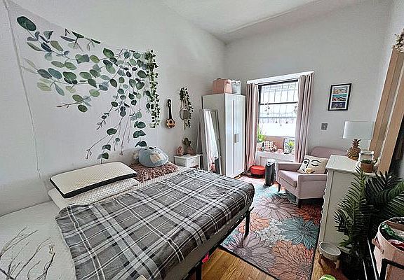 5th image of 41 W 64th St #1CD