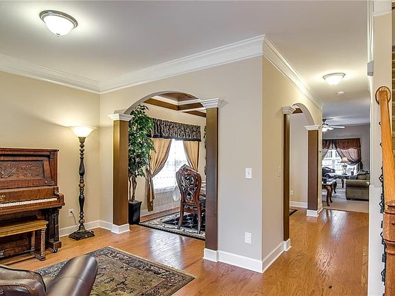 3rd image of 2721 Edenridge Dr