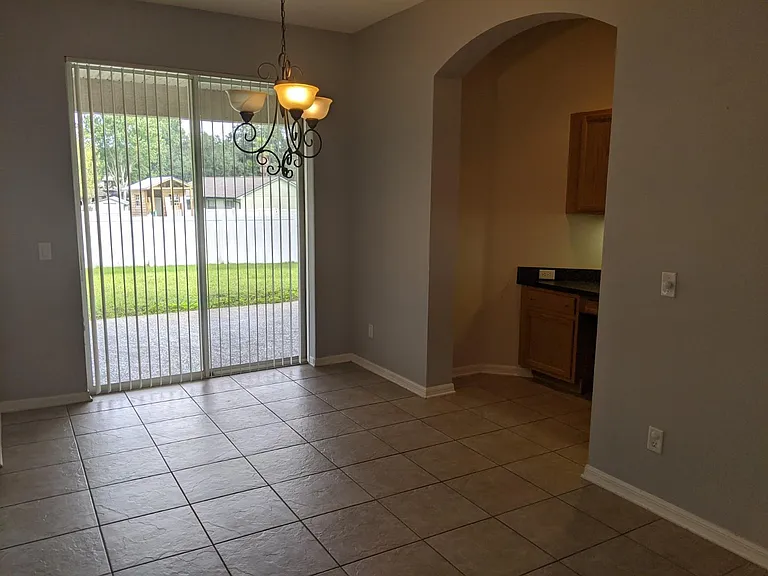 750 Lake Cove Pointe Cir — Photo 17