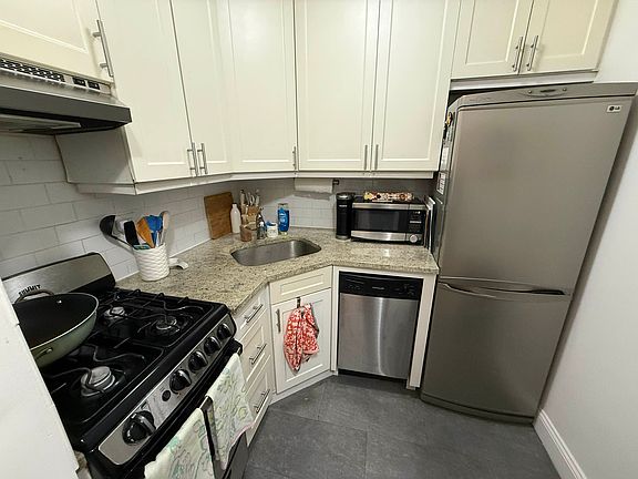 5th image of 155 E 34th St APT 12H