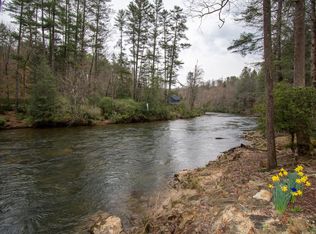 916 Riverside Ln, Blue Ridge, GA 30513