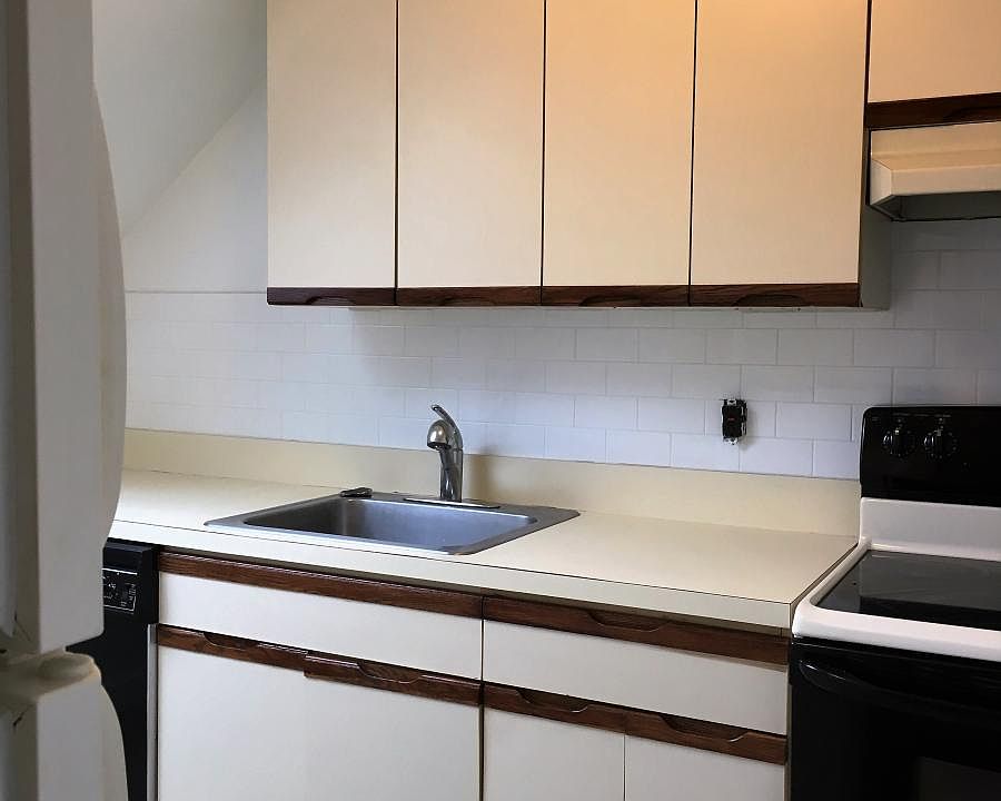 1st image of 158 Anstice St APT 3