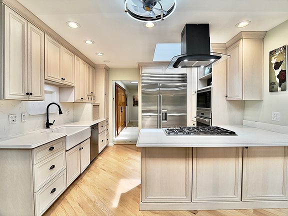 5th image of 249 Jervey Ln