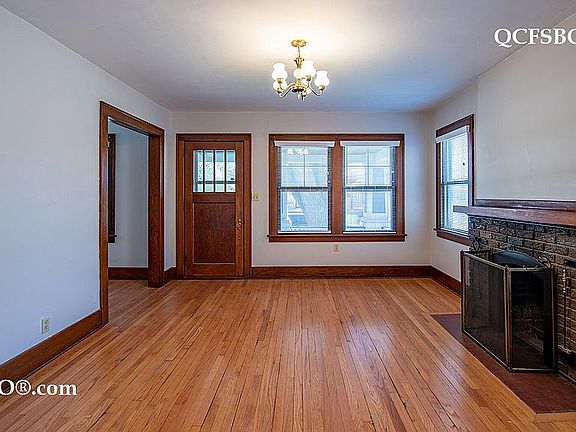 4th image of 2718 E Locust St