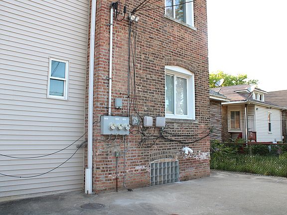 3rd image of 6455 S Rockwell St