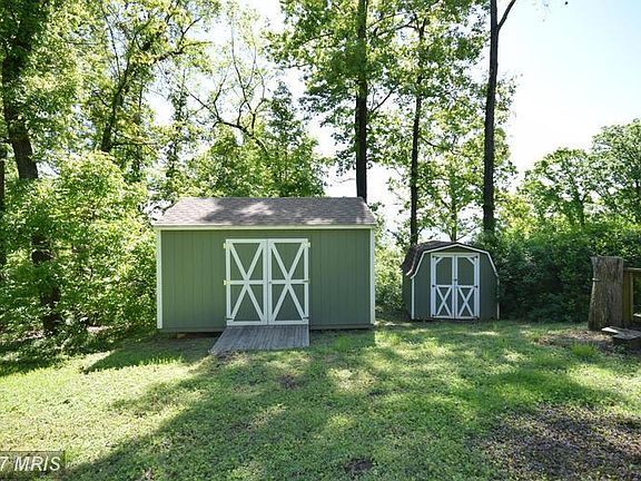 4th image of 676 Hilltop Ln