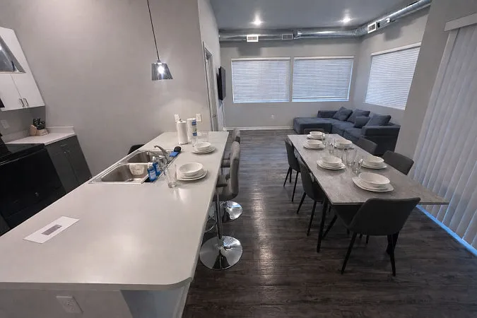 3 bed, 1011 sqft, $3,500 — Photo 4