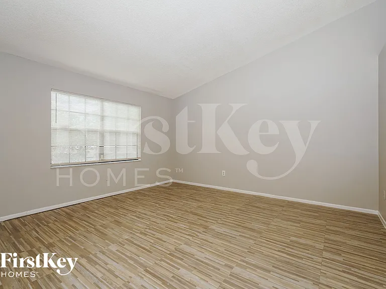 1389 Trollman Ave — Photo 11