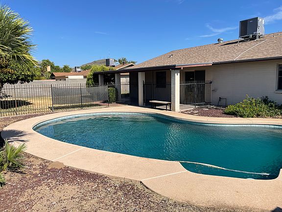 2nd image of 2514 W Wood Dr