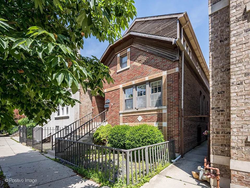 2120 W Race Ave