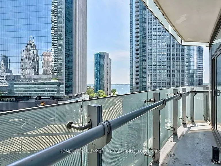 14 York St #5301 — Photo 15