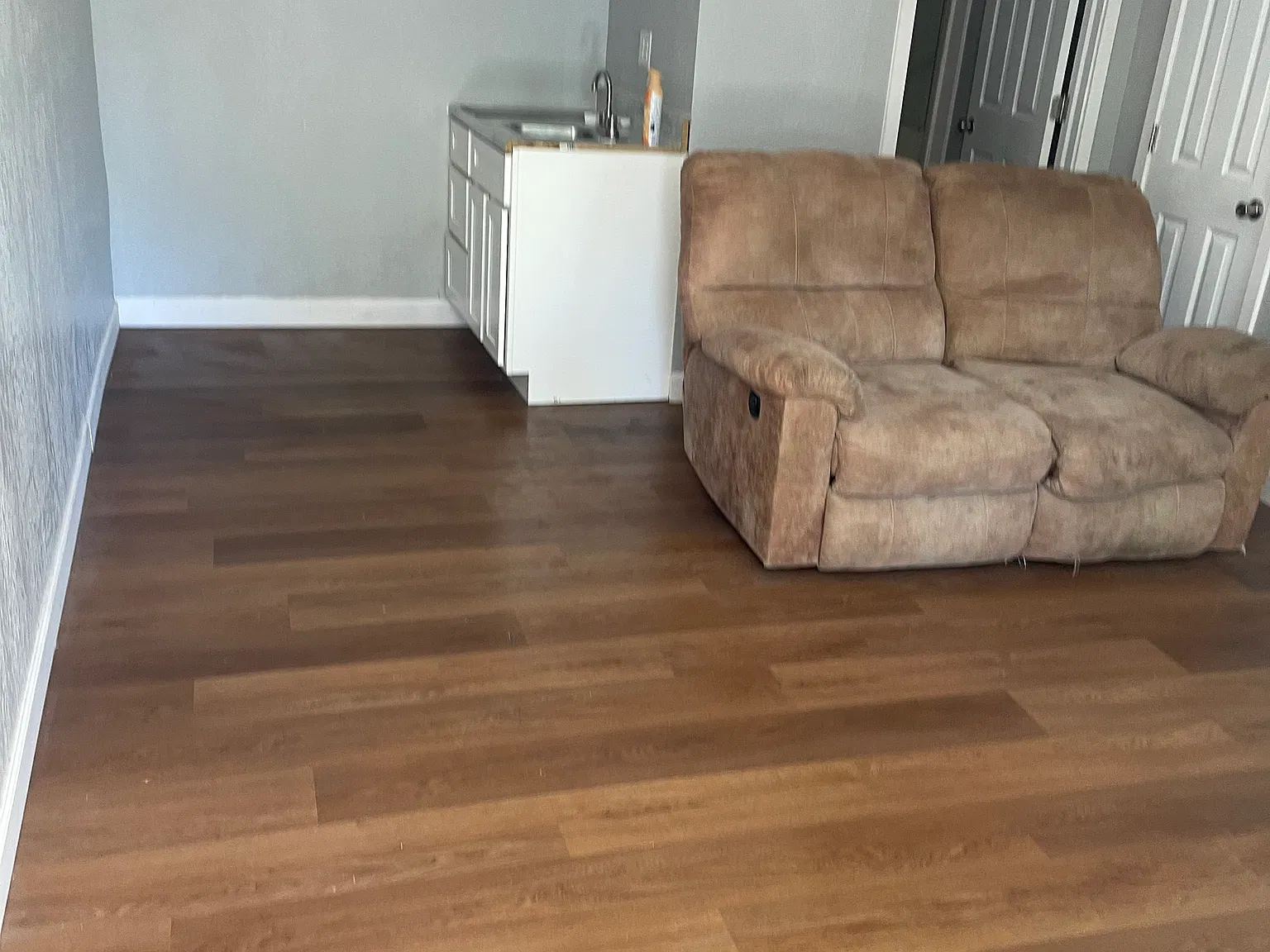 Studio, 400 sqft, $895 — Photo 1
