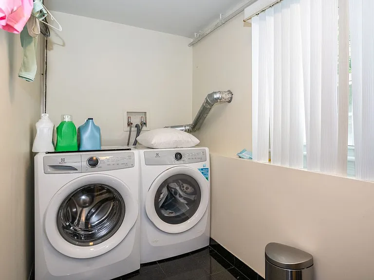 18 Carlyle Pl — Photo 25