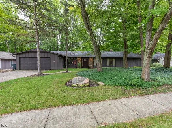 12101 The Blfs, Strongsville, OH 44136