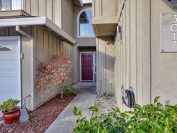 3rd image of 3017 Greenbriar Ct