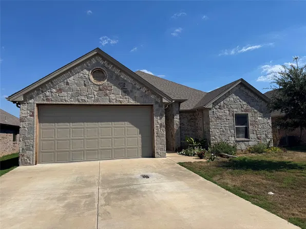 3205 Windcrest Dr, Granbury, TX 76049