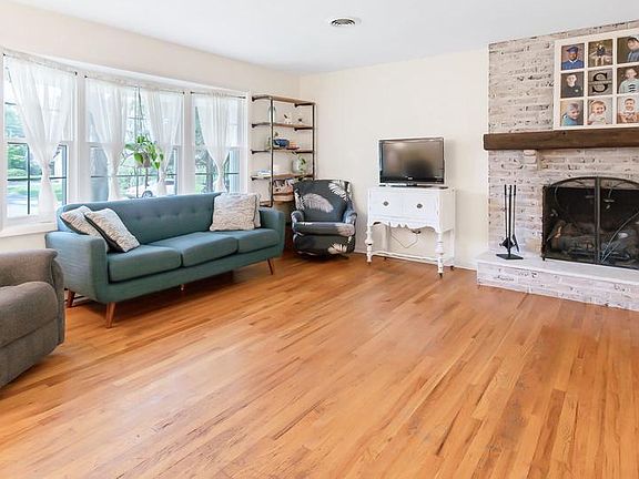 5th image of 402 Ridgeview Ave