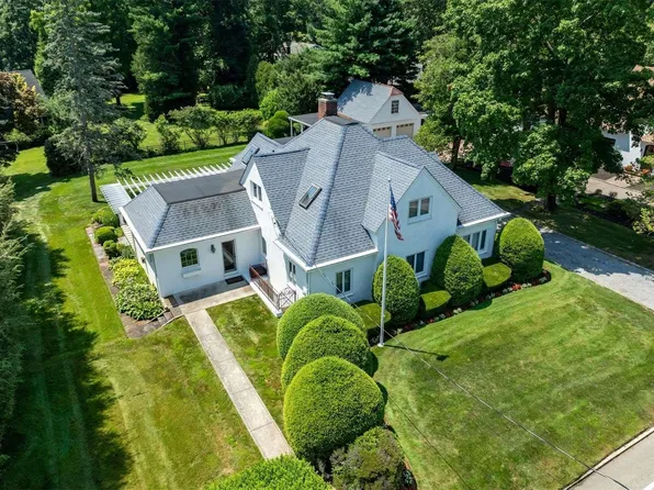 720 Washington Drive, Centerport, NY 11721