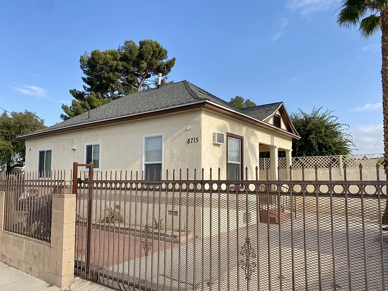 8715 Regina Ct — Photo 12