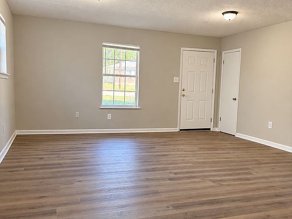 2nd image of 20 Hackberry Ln