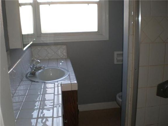 4th image of 2850 35th Ave