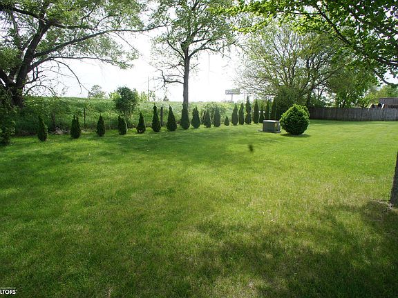 5th image of 604 Oakwood Dr