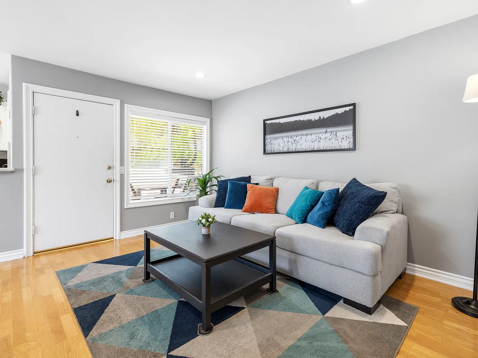 2 bed, 856 sqft, $3,200 — Photo 2