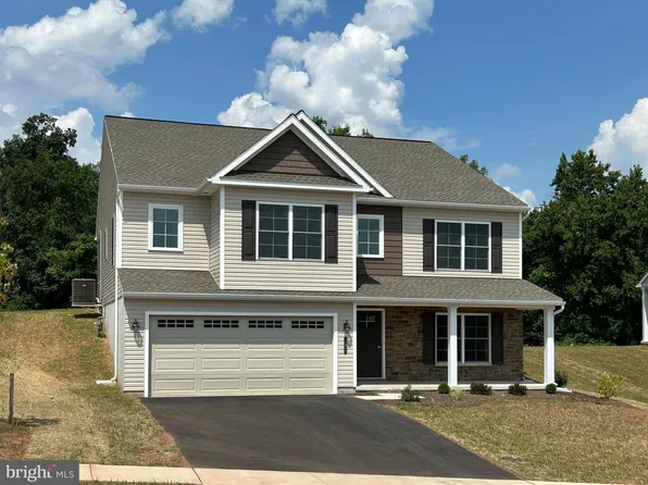 131 Foxglove Dr, Middletown, PA 17057