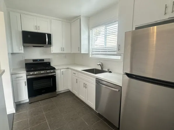 3410 Club Dr, Los Angeles, CA