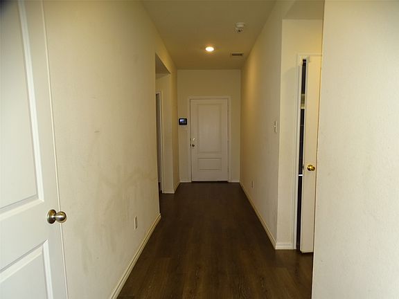 4th image of 1214 Canterbury Ln