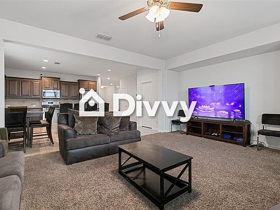 3rd image of 2521 Lavender Ln