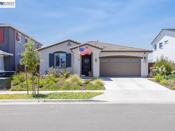 1012 Ramos Dr, Winters, CA 95694